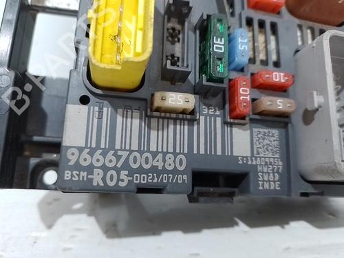 Used Fuse box Fuse box 37312017 37312017