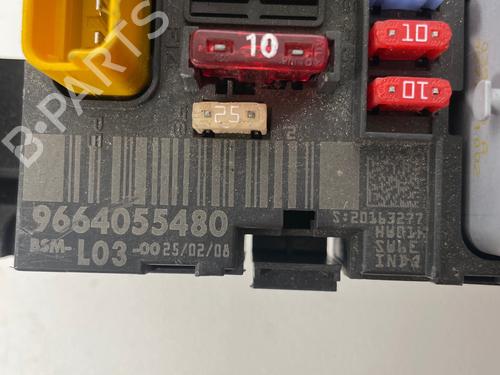 Used Fuse box Fuse box 37347524 37347524