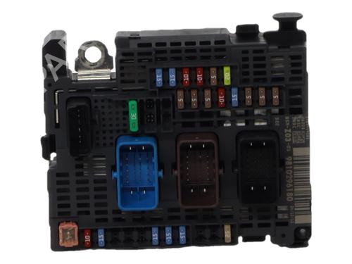 Used Fuse box Fuse box 39168300 39168300