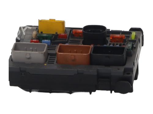 Used Fuse box Fuse box 37338800 37338800