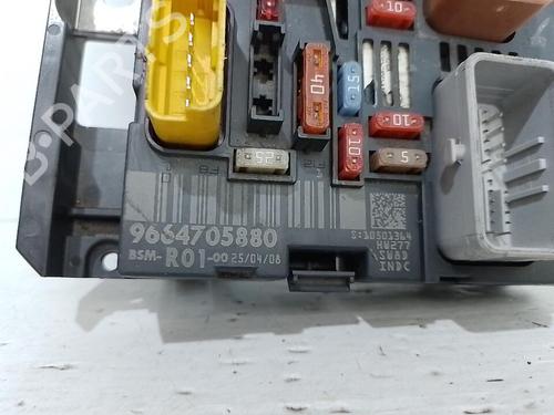 Used Fuse box Fuse box 37316553 37316553