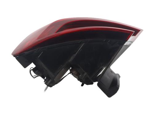 right-taillight-renault-megane-iv-hatchback-b9amn_-2015-37347368 main image