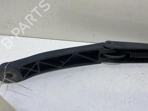 front-windshield-wiper-arm-alfa-romeo-giulietta-940_-2010-2011-2012-2013-2014-2015-2016-2017-2018-2019-2020-37318510 main image