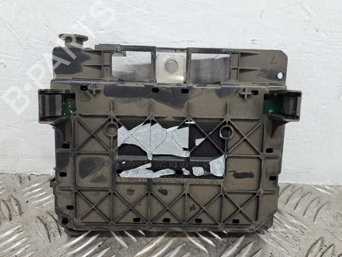 Used Fuse box Fuse box 38671193 38671193