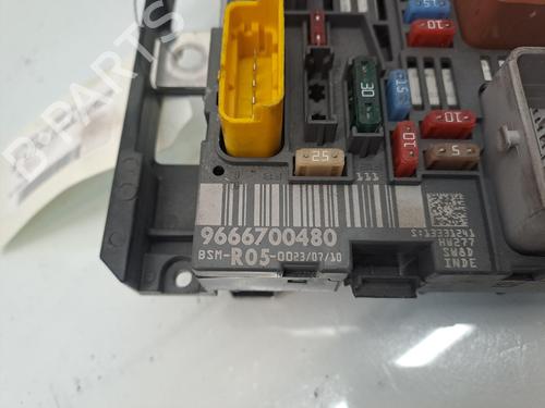 Used Fuse box Fuse box 38673236 38673236