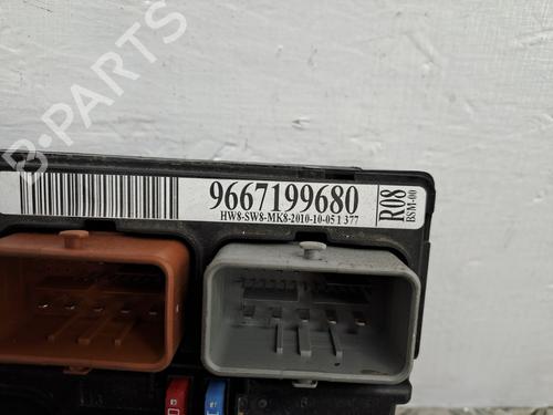 Used Fuse box Fuse box 38671188 38671188