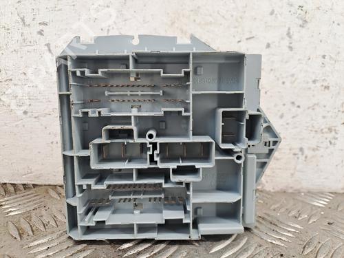 Used Fuse box Fuse box 38672777 38672777