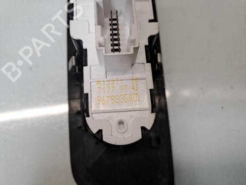 Venstre fortil elrude kontakt Venstre fortil elrude kontakt PEUGEOT EXPERT Van (V_) 2.0 BlueHDi 120 (122 hp) 39755614 39755614