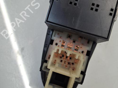 Used Left front window switch Left front window switch HYUNDAI i20 II (GB, IB) 1.2 (84 hp) 39710555 39710555