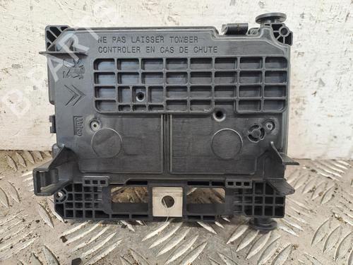 Used Fuse box Fuse box 38671926 38671926