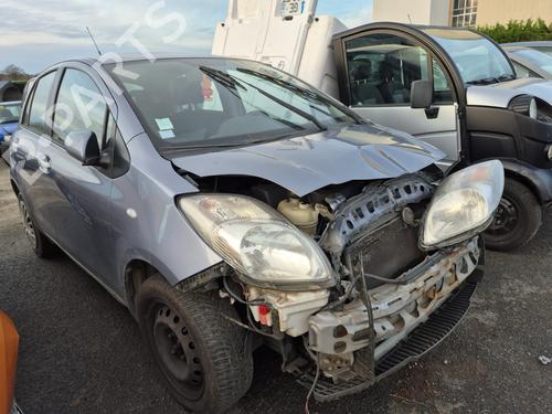 Brugte TOYOTA YARIS (_P9_) 1.4 D-4D (NLP90_, NLP90R) 4929885