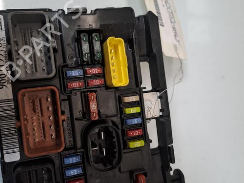 Used Fuse box Fuse box 39486872 39486872