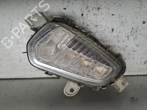 left-daytime-light-volvo-v40-hatchback-525-2012-2013-2014-2015-2016-2017-2018-2019-38668438 main image