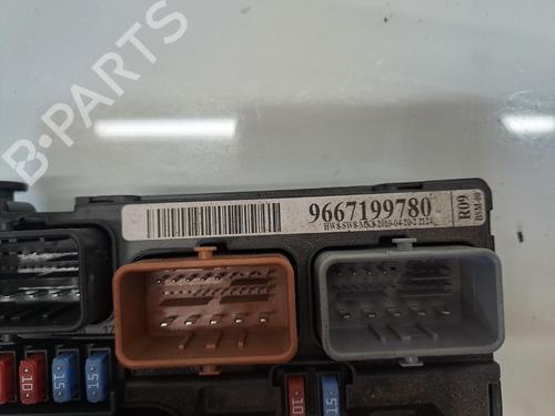 Used Fuse box Fuse box 38672754 38672754