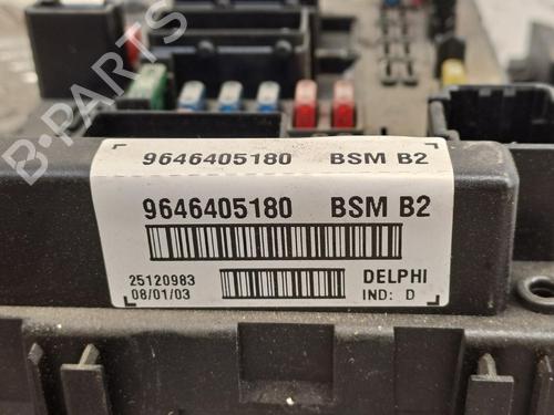 Used Fuse box Fuse box 38672004 38672004