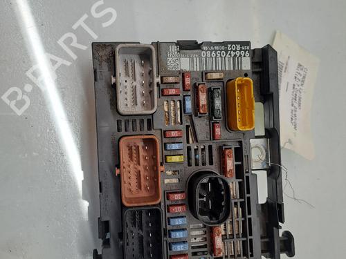 Fuse box CITROËN C5 III (RD_) 2.7 HDi (RDUHZJ) | BP38672806E1 - Image 2