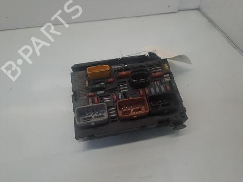 Used Fuse box Fuse box 38716624 38716624