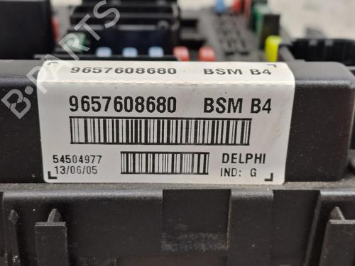 Used Fuse box Fuse box 38671794 38671794
