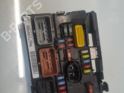 Used Fuse box Fuse box 38716632 38716632