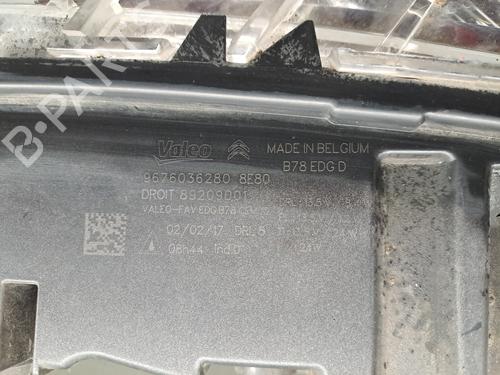 right-daytime-light-citroen-c4-picasso-ii-2013-38667396 main image