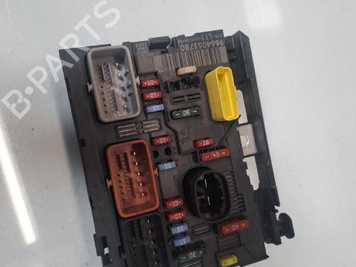 Used Fuse box Fuse box 38716631 38716631