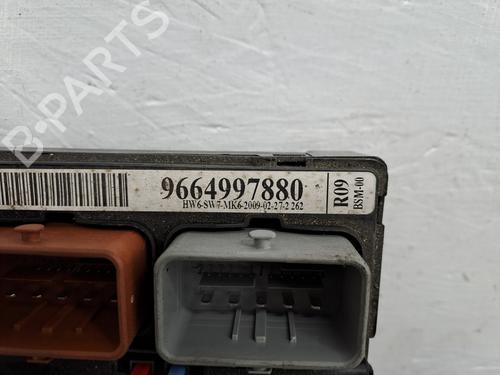 Used Fuse box Fuse box 38671186 38671186