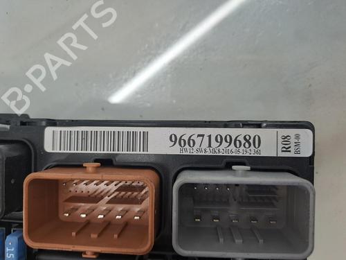 Used Fuse box Fuse box 38673244 38673244