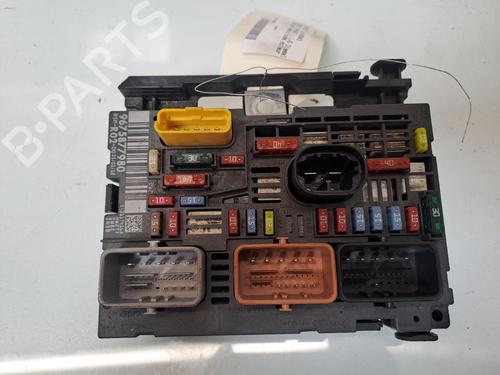 Used Fuse box Fuse box 38952391 38952391
