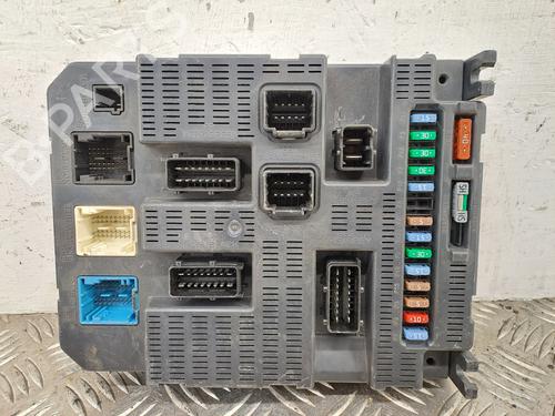 Used Fuse box Fuse box 38671936 38671936