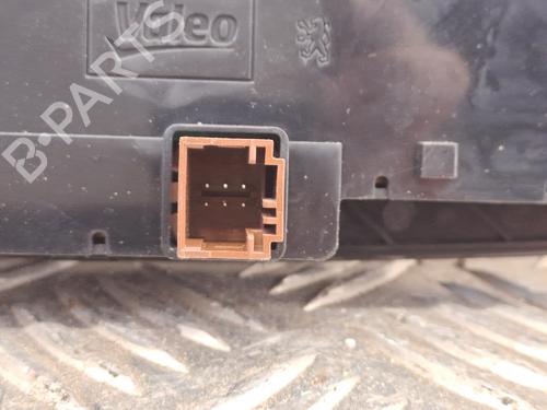 climate-control-peugeot-508-sw-i-8e_-2010-2011-2012-2013-2014-2015-2016-2017-2018-38671945 main image