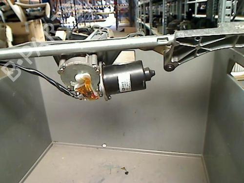 Used Front wiper motor Front wiper motor MERCEDES-BENZ C-CLASS (W203) C 270 CDI (203.016) (170 hp) 38658732 38658732