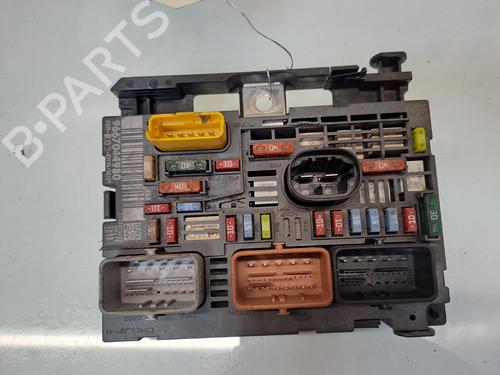 Used Fuse box Fuse box PEUGEOT 5008 (0U_, 0E_) 2.0 HDi 150 / BlueHDi 150 (150 hp) 39658987 39658987