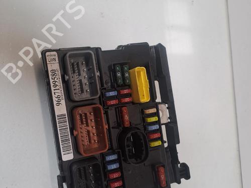 Used Fuse box Fuse box 38716630 38716630