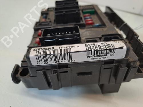 Used Fuse box Fuse box 39520968 39520968