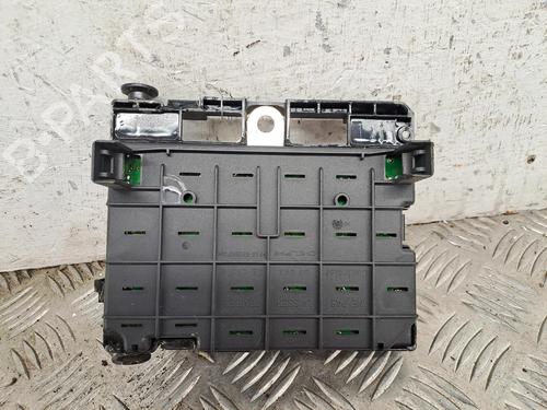 Used Fuse box Fuse box 38672186 38672186