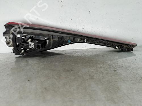 right-tailgate-light-renault-megane-iv-hatchback-b9amn_-2015-38666461 main image
