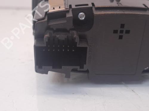 switch-ford-b-max-jk-2012-39393883 main image
