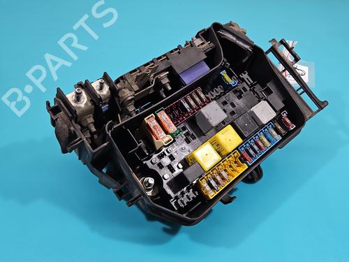 Used Fuse box Fuse box 38127543 38127543