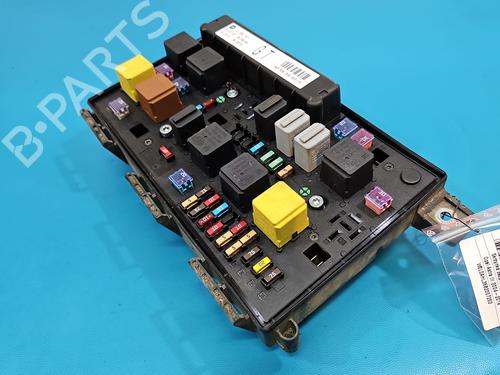 Used Fuse box Fuse box 38441320 38441320