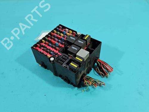 Used Fuse box Fuse box 38138646 38138646
