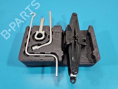 Used Jack Kit Jack Kit TOYOTA COROLLA Saloon (_E18_, ZRE1_) 1.6 (ZRE181_) (132 hp) 39657221 39657221
