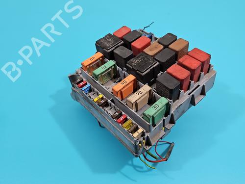 Used Fuse box Fuse box 38125386 38125386