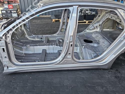 Venstre sidekjole Venstre sidekjole HYUNDAI ELANTRA VII Saloon (CN7) 1.6 (123 hp) 39766153 39766153