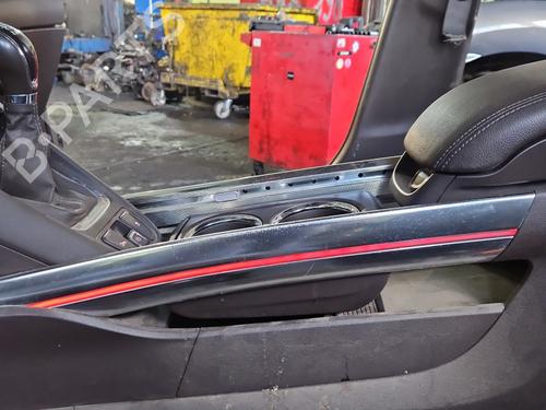 Used Armrest / Center console Armrest / Center console OPEL ZAFIRA TOURER C (P12) 2.0 CDTi (75) (165 hp) 40038203 40038203