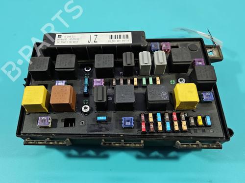 Used Fuse box Fuse box OPEL ASTRA H GTC (A04) 1.8 (L08) (125 hp) 39410348 39410348