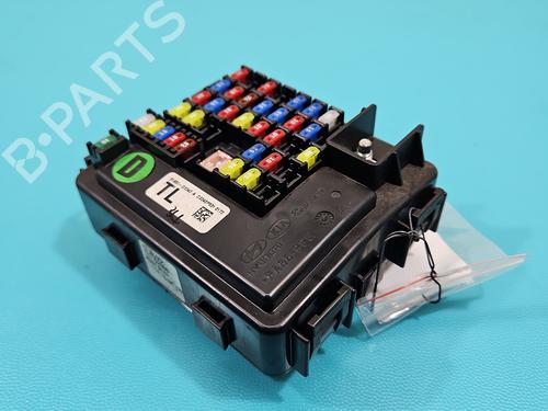 Used Fuse box Fuse box 37818833 37818833