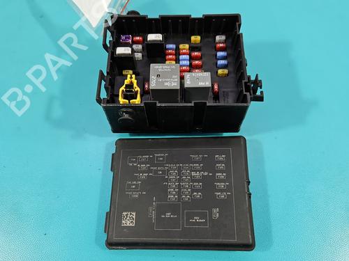 Used Fuse box Fuse box 37833338 37833338