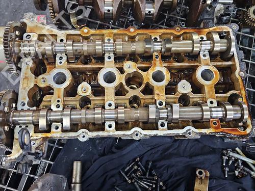 Used Cylinder head Cylinder head 37813744 37813744