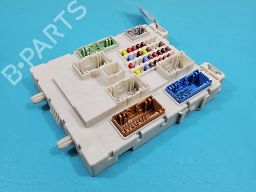 Used Fuse box Fuse box 38136814 38136814