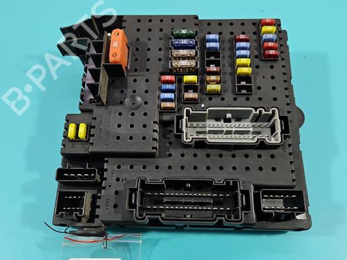 Used Fuse box Fuse box 38122621 38122621